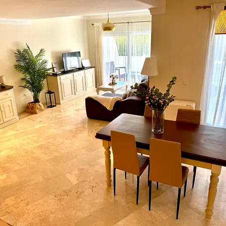 Golden Mile Duplex דירה *