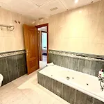 Golden Mile Duplex דירה *